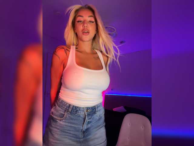 -AmazingBlonde-