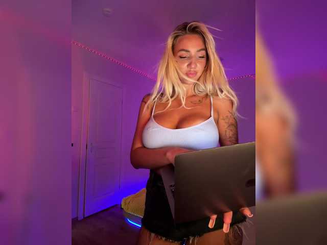 -AmazingBlonde-