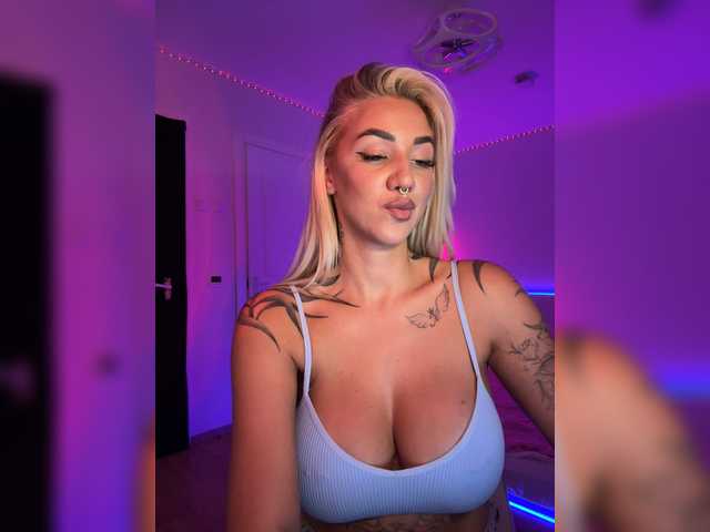 -AmazingBlonde-
