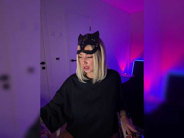 -AmazingBlonde-