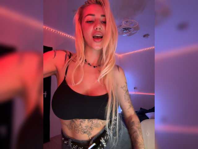 -AmazingBlonde-