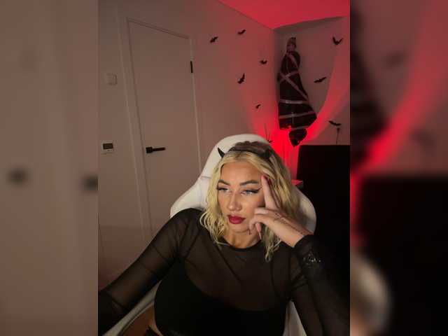 -AmazingBlonde-