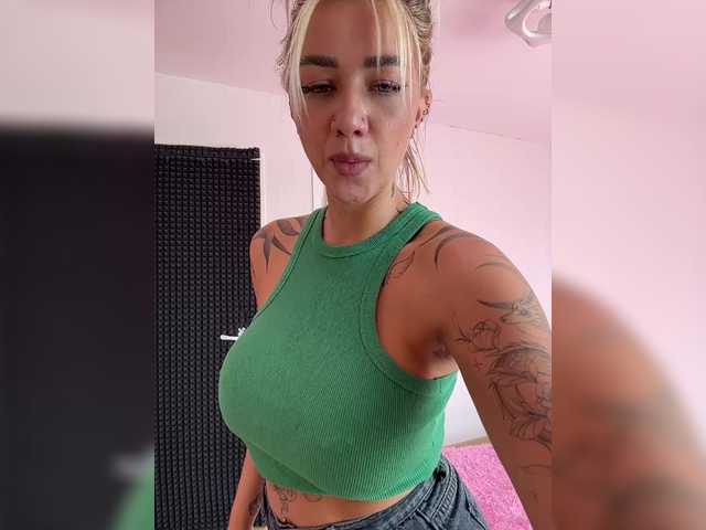 -AmazingBlonde-