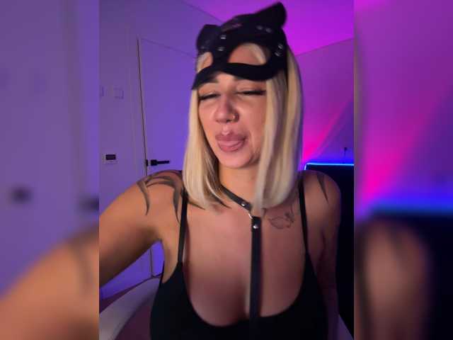-AmazingBlonde-