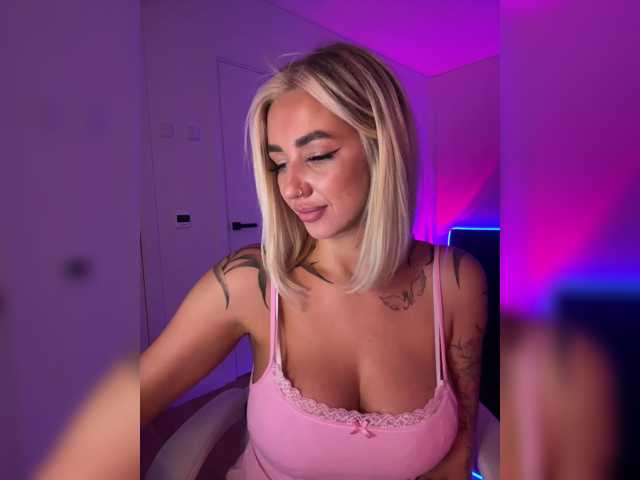 -AmazingBlonde-