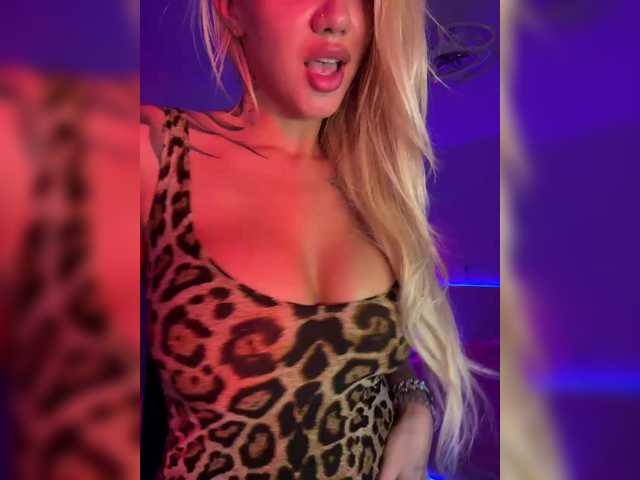 -AmazingBlonde-