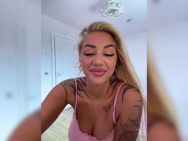 -AmazingBlonde-