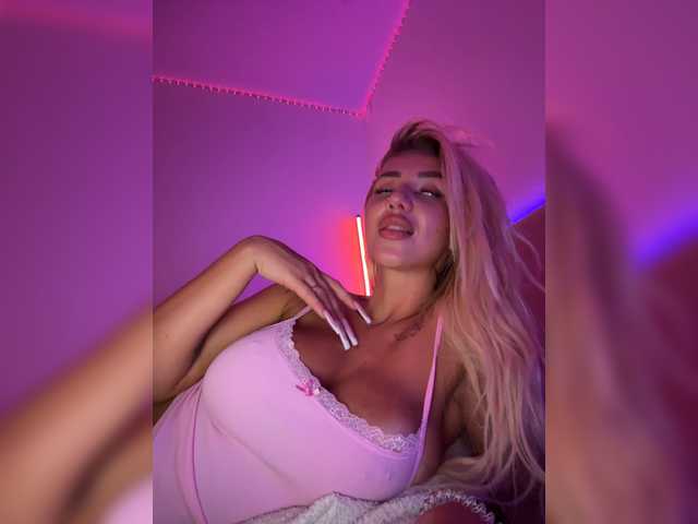 -AmazingBlonde-