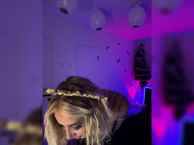 -AmazingBlonde-