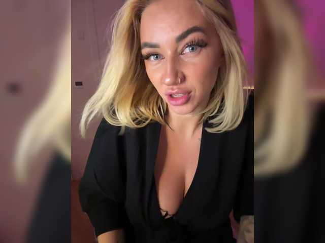 -AmazingBlonde- live cam on BongaCams