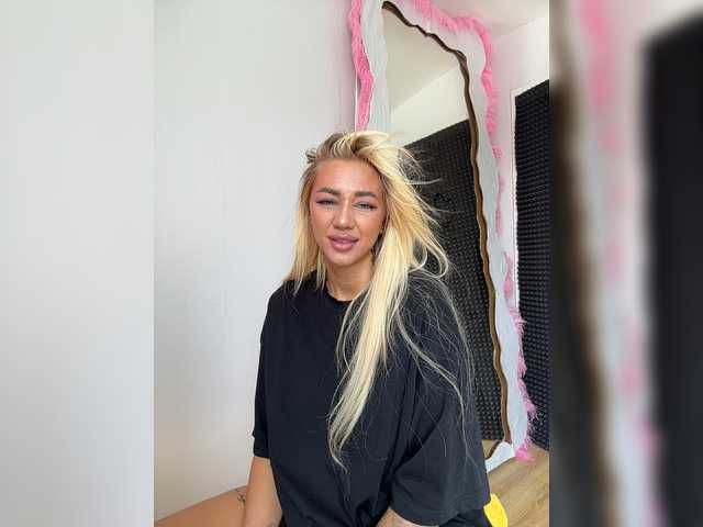 -AmazingBlonde-