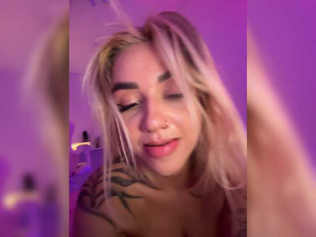 -AmazingBlonde-