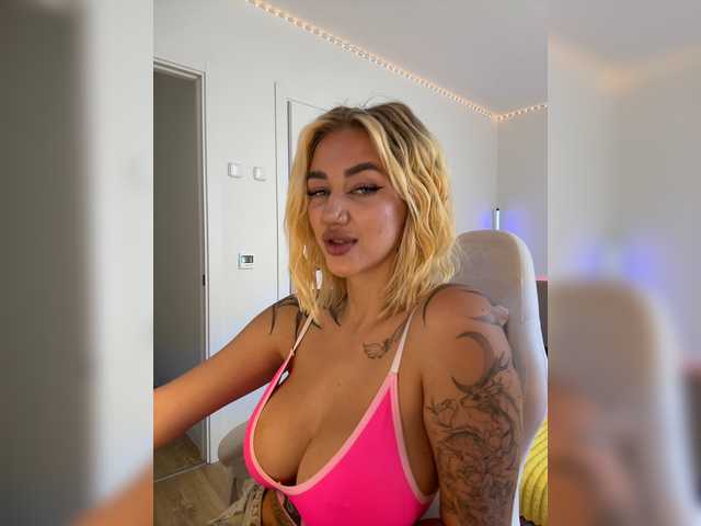 -AmazingBlonde-
