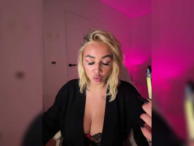 -AmazingBlonde-