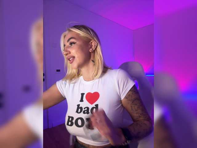 -AmazingBlonde-
