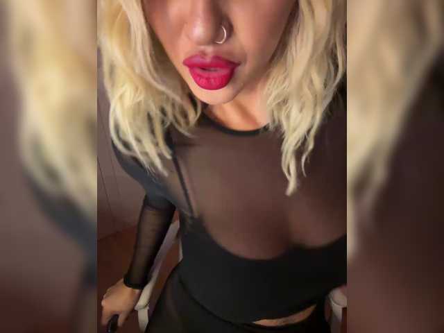 -AmazingBlonde-