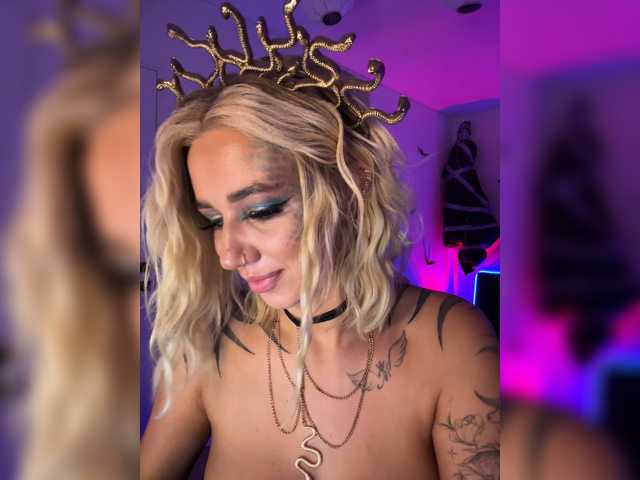 -AmazingBlonde-