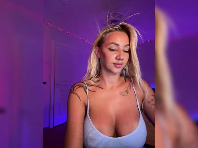 -AmazingBlonde-