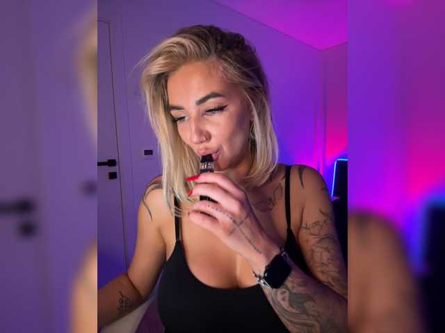 -AmazingBlonde- live cam on BongaCams