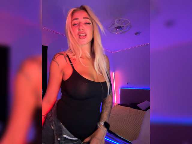 -AmazingBlonde-