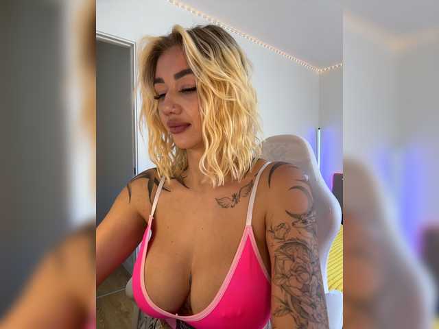 -AmazingBlonde-