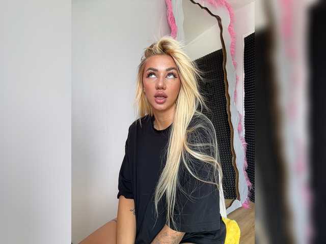 -AmazingBlonde-