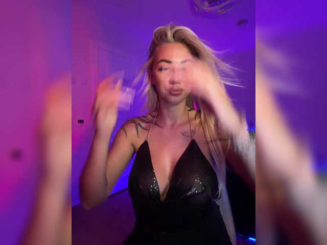 -AmazingBlonde-