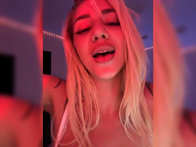 -AmazingBlonde-