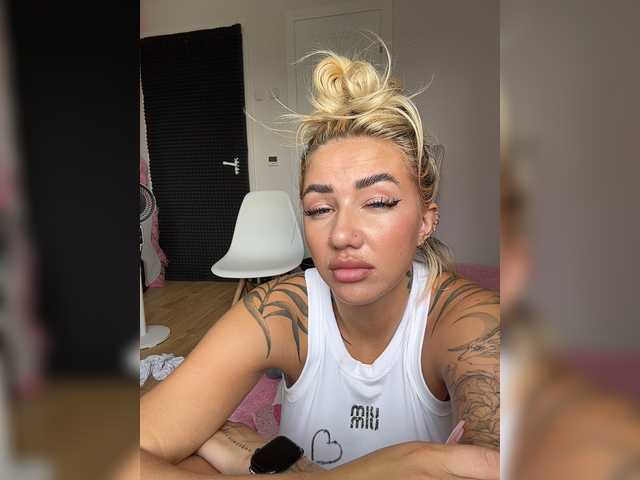 -AmazingBlonde-