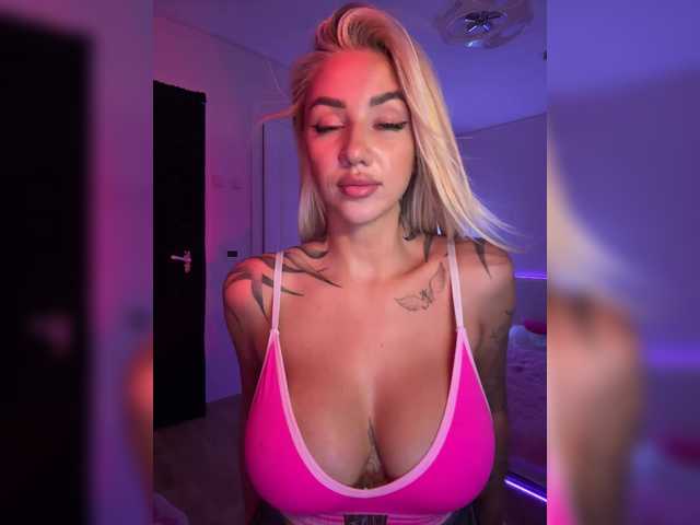 -AmazingBlonde-