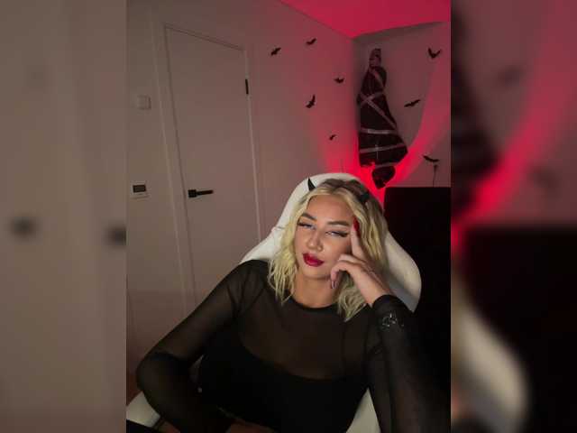 -AmazingBlonde-
