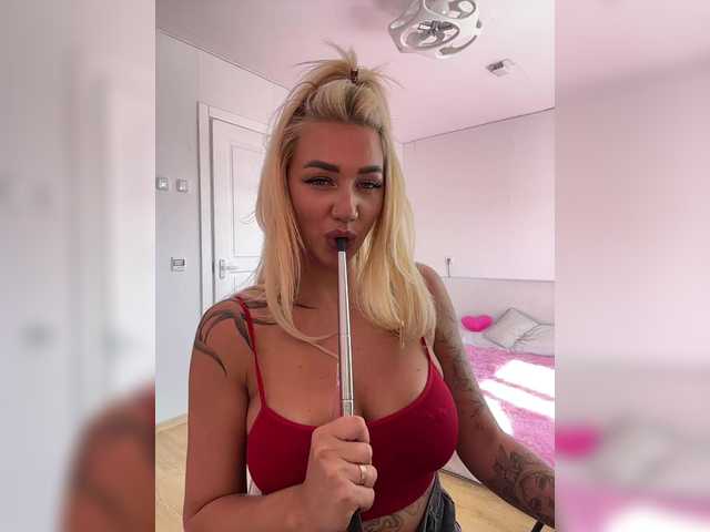-AmazingBlonde-