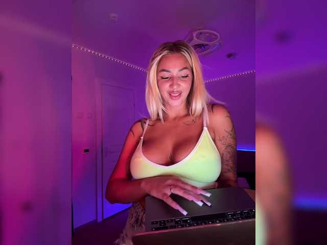 -amazingblonde- online
