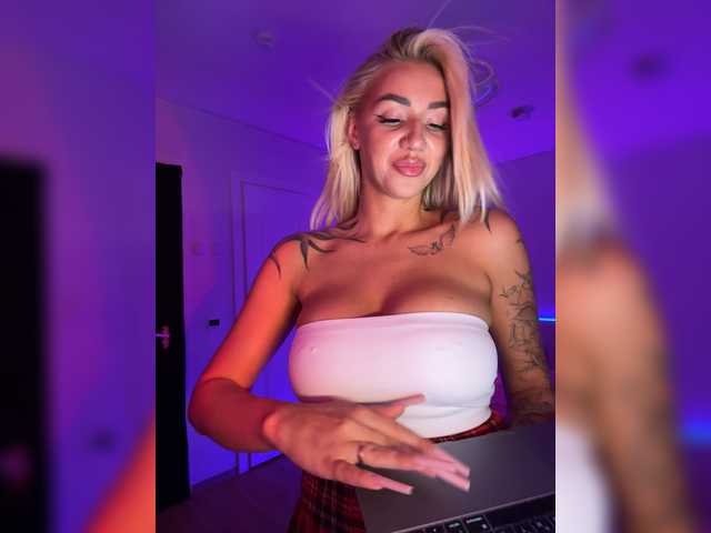 -AmazingBlonde- live webcam show