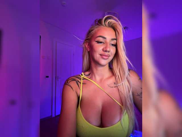 -AmazingBlonde-