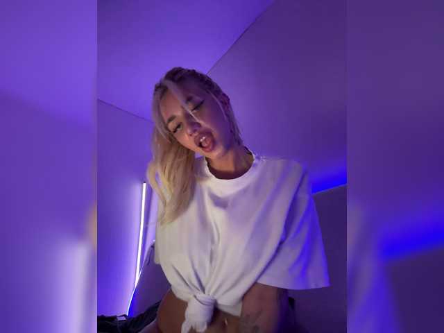 -AmazingBlonde-