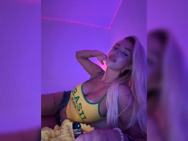 -AmazingBlonde-