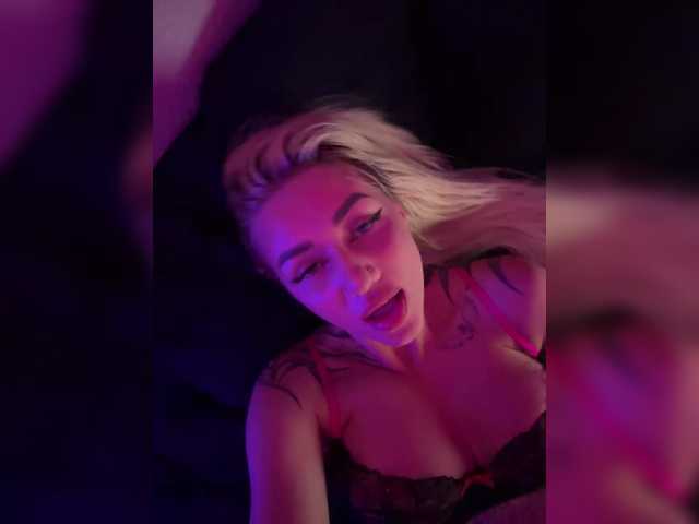 -AmazingBlonde-