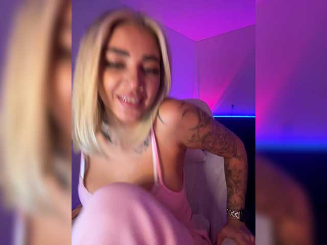 -AmazingBlonde- live cam on BongaCams