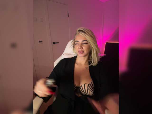 -AmazingBlonde- live cam on BongaCams