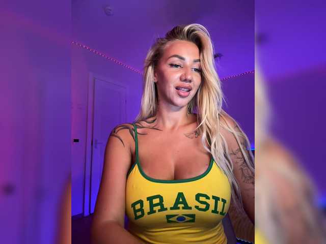 -AmazingBlonde-