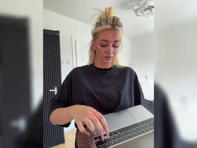 -AmazingBlonde-