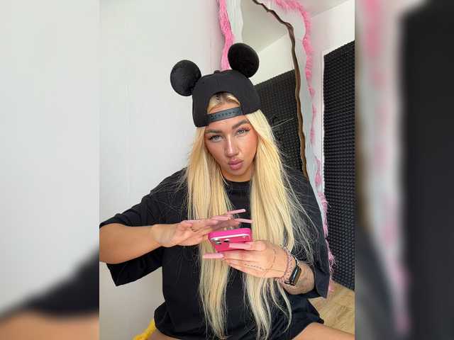 -AmazingBlonde-