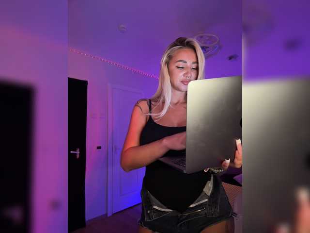 -AmazingBlonde-