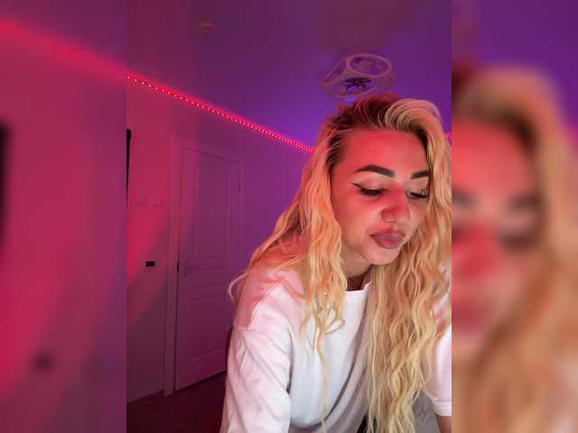 -AmazingBlonde-