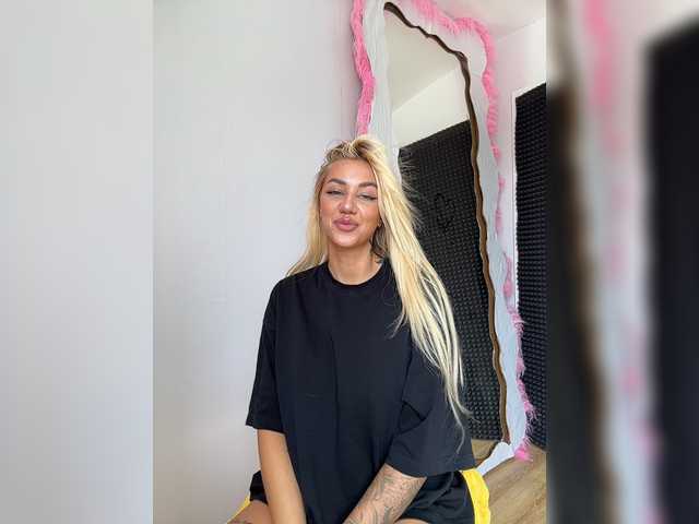 -AmazingBlonde-