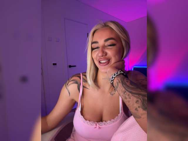 -AmazingBlonde-