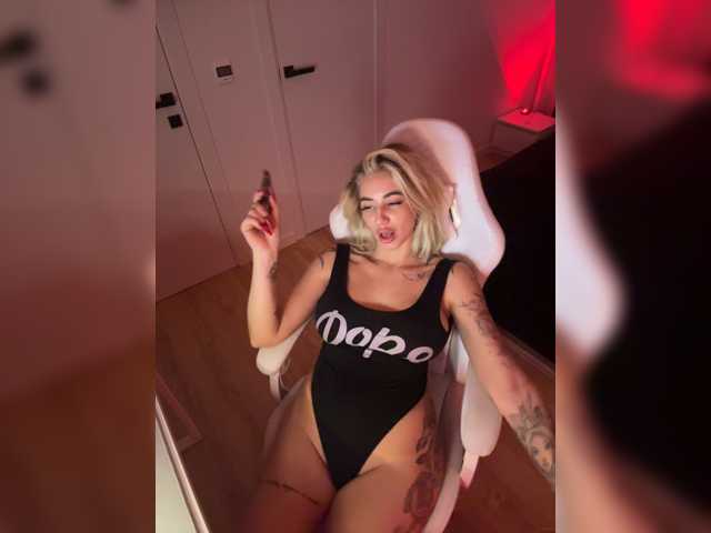 -AmazingBlonde-