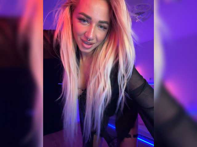 -AmazingBlonde-