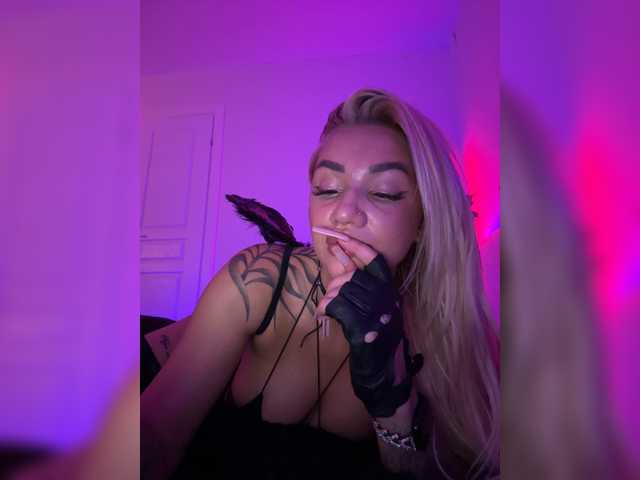 -AmazingBlonde-